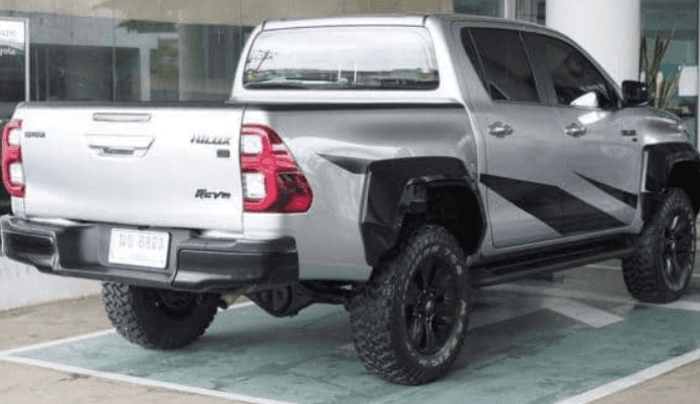 2019 TOYOTA HILUX 2.8 REVO DOUBLE CAB - Image 3